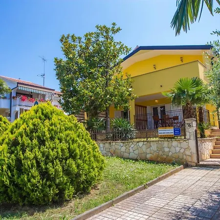 For 8 People Near The Porec