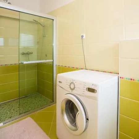 For 8 People Near The Porec