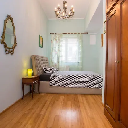 For 8 People Near The Apartment Porec