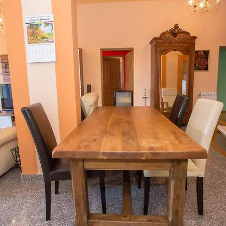 For 8 People Near The Appartement