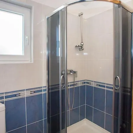 Appartement For 8 People Near The