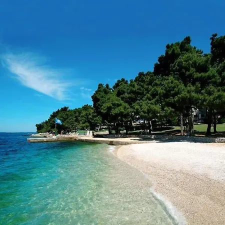 For 8 People Near The * Poreč